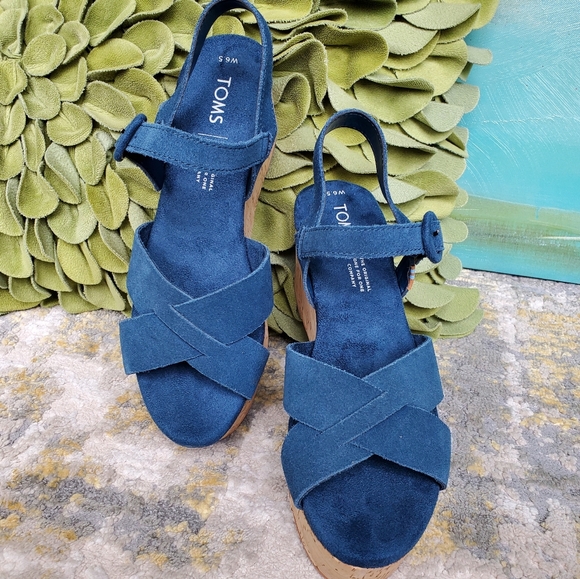majolica blue toms
